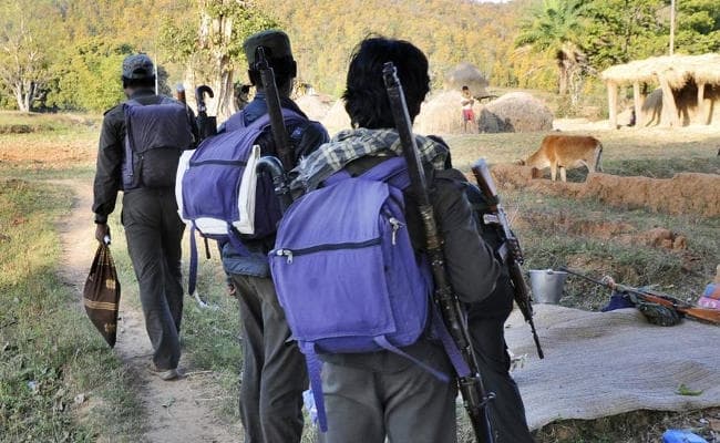 छत्तीसगढ़ के दंतेवाड़ा में तीन नक्सली गिरफ्तार
