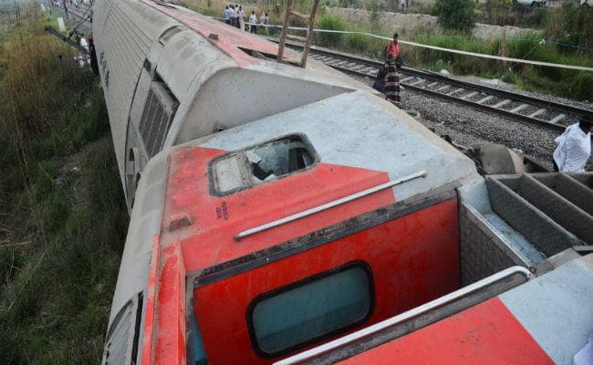 कानपुर में पूर्वा एक्सप्रेस के बेपटरी होने के बाद भी नहीं गयी किसी की जान, जानें क्यों