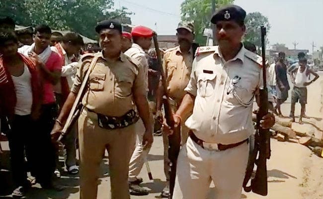 मनेर में वर्चस्व को लेकर दो गुटों में गोलीबारी, युवक की मौत के बाद उग्र हुए लोग, सड़क जाम कर किया प्रदर्शन