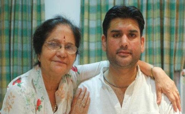 रोहित शेखर की माैत मामले में नया मोड़, मां ने कहा : पत्नी के साथ उसके रिश्ते अच्छे नहीं थे, करियर को लेकर भी परेशान था