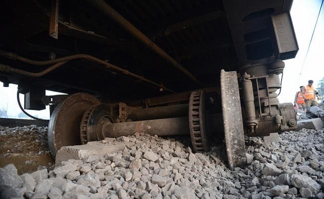 पूर्वा एक्सप्रेस हादसा : पूर्वा एक्सप्रेस दुघर्टना में बाल बाल बचे सिमुलतला के 7 यात्री