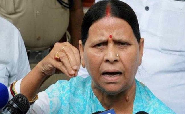 पटना : लालू से नहीं दिया किसी को मिलने, राबड़ी हुईं नाराज