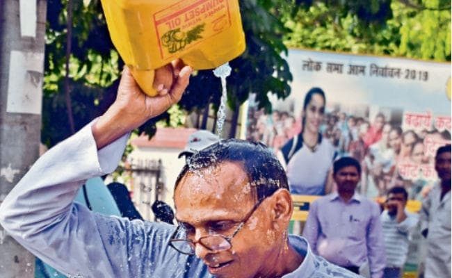 मुजफ्फरपुर : .....जब नामांकन रद्द होने पर दो प्रत्याशियों ने किया आत्मदाह का प्रयास