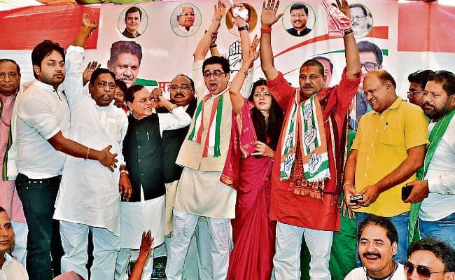 धनबाद : कीर्ति ने किया नामांकन, कहा, भाजपा भ्रष्टाचार के खिलाफ नहीं, उसके साथ