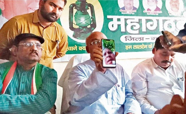 गढ़वा : लालू यादव से मिलने में पाबंदी पर बिफरीं राबड़ी, कहा मेरे परिवार को खड़ा करके गोली मार दे भाजपा