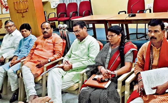 रांची : प्रधानमंत्री के रोड शो में आम जनता को जोड़ें : सीएम रघुवर दास