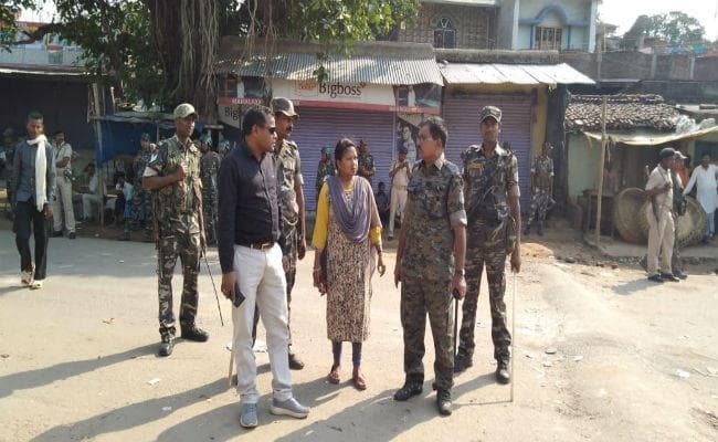 गुमला के टोटो में दो समुदाय के बीच तनाव, एक घंटे तक रही सड़क जाम, इलाका पुलिस छावनी में तब्दील