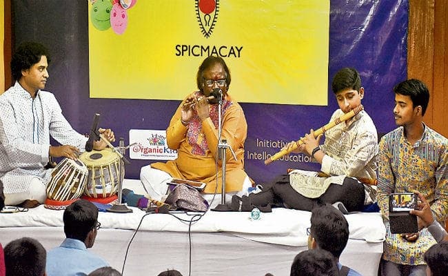 बोले बांसुरी और शहनाई वादक पंडित राजेंद्र- बनारस का रहने वाला हूं लेकिन बिहार से मुहब्बत हो गयी