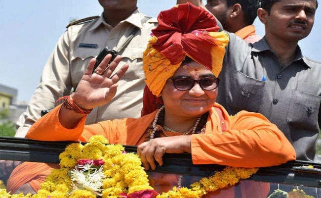 अब साध्वी प्रज्ञा ने कहा- बाबरी मस्जिद तोड़ने में की मदद, छत्तीसगढ़ के सीएम ने आदतन अपराधी बताया