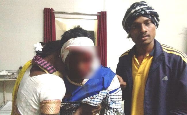 चर्च से पूजा कर घर लौट रहे थे, टेंपो पलटने से चाचा-भतीजा की मौत, पांच घायल