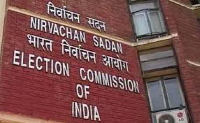 आचार संहिता का खुलेआम हो रहा उल्लंघन, आयोग खामोश