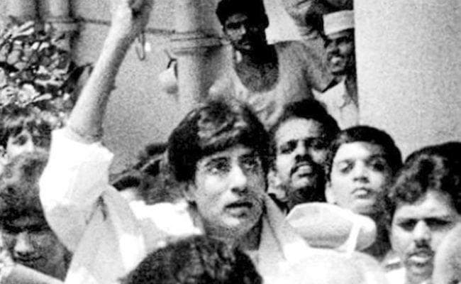 .....जब तौलिये से मुंह छिपा कर वीपी से मिलने पहुंचे थे अमिताभ बच्चन, 1984 में इलाहाबाद से कांग्रेस से थे प्रत्याशी