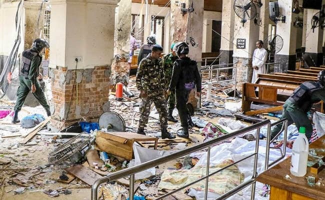 चारों ओर फैल गये खून व शवों के टुकड़े