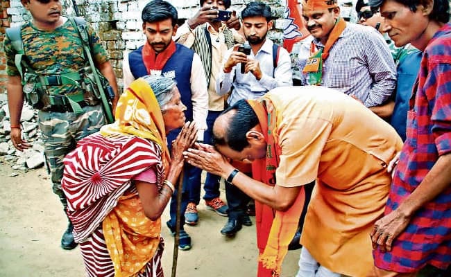 कांके : सीएम ने कांके में किया रोड शो,मांगे वोट