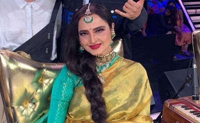 VIDEO: रेखा के सामने जब कंटेस्‍टेंट ने खुद को बताया अमिताभ बच्‍चन, ऐसा था अभिनेत्री का रियेक्‍शन