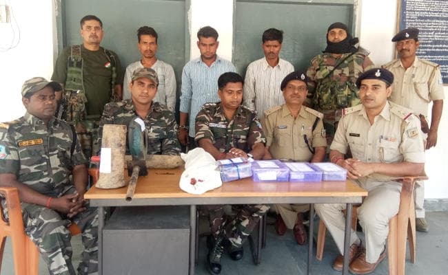 झारखंड में मिली मिनी गन फैक्ट्री, 6 देसी पिस्तौल के साथ तीन गिरफ्तार