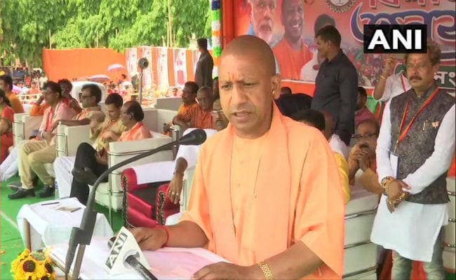 योगी आदित्यनाथ ने सेना से किया आह्वान, मोदी के नेतृत्व में मजबूत भारत बनायें