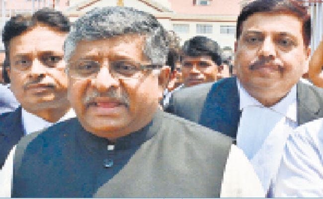 पटना : रविशंकर ने गांधी मैदान में मार्निंग वॉक करने वालों से की गुफ्तगू, कहा, कानून के रखवाले ही करते हैं देश की रक्षा