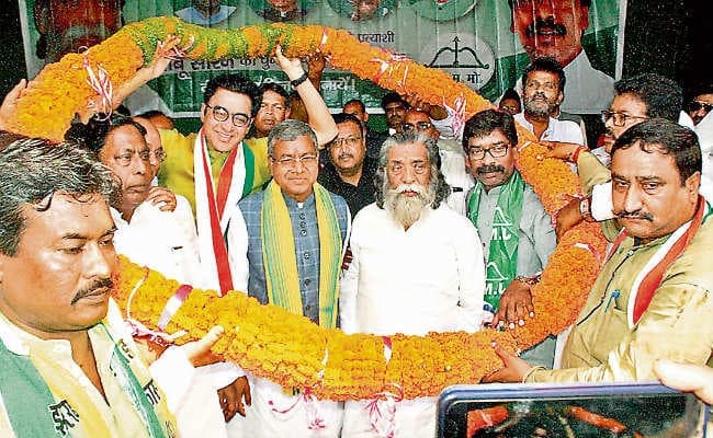 दुमका में महागठबंधन की सभा, शिबू सोरेन ने कहा, अलग राज्य बनने के बाद भी झारखंडियों को नहीं मिला हक