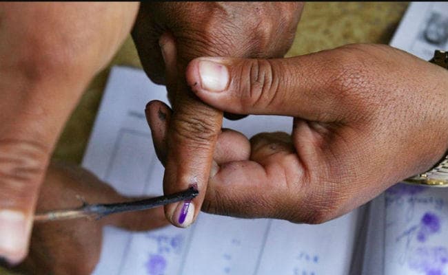 कर्नाटक की शेष 14 लोकसभा सीटों के लिए मतदान शुरू