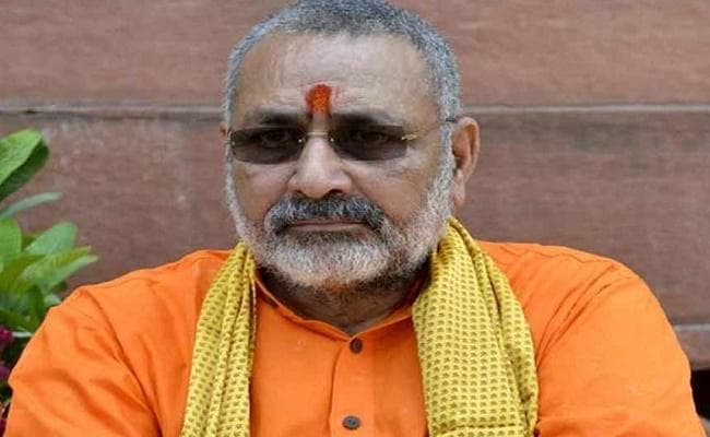 गिरिराज ने चुनाव आयोग से हरे झंडों को प्रतिबंधित करने की लगायी गुहार