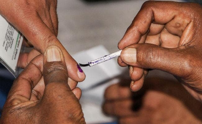 केरल में मतदान के लिए प्रतीक्षा कर रहे दो लोगों की मौत