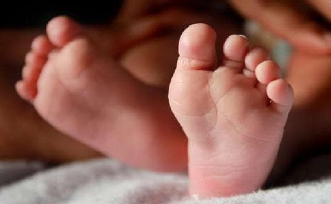 हैवान पिता ने अपनी चार दूधमुंही बच्चियों को पुल से फेंका, एक की मौत, तीन घायल