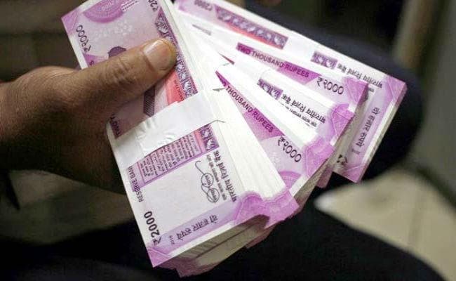 डॉक्टर पिता को बदनाम करने की धमकी देकर वसूले दो लाख