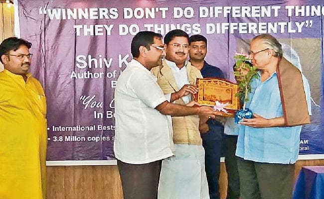 बेगूसराय : शिव खेड़ा ने एनडीए के लिए मांगा वोट