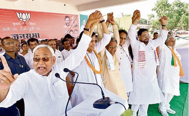 समस्तीपुर व बेगूसराय की सभाओं में बोले सीएम नीतीश कुमार, सम्मान देकर महिलाओं की लौटायी मुस्कान