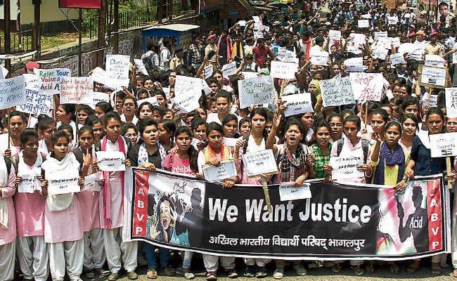 भागलपुर तेजाबकांड : .....जब सड़क पर उतरीं छात्राओं ने कहा, हमें मुस्कुराने दो, पापियों को मिले सजा