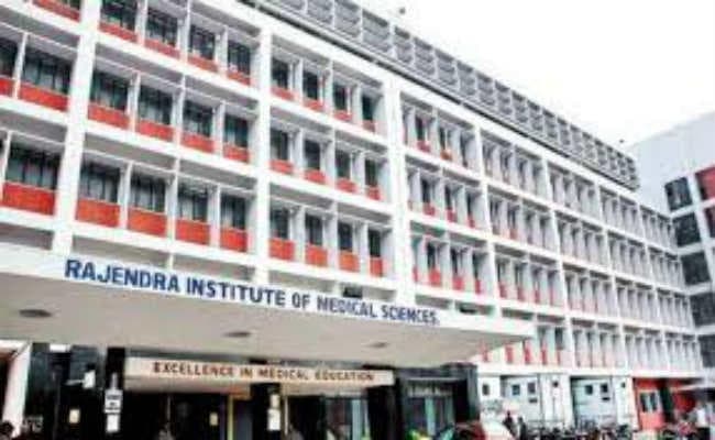 रांची : आयुष्मान भारत के मरीजों को बाजार से दवा और उपकरण दिलायेगा रिम्स