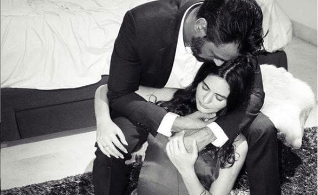 अर्जुन रामपाल बनने वाले हैं पिता, प्रेग्‍नेंट गर्लफ्रेंड के साथ शेयर की PHOTO