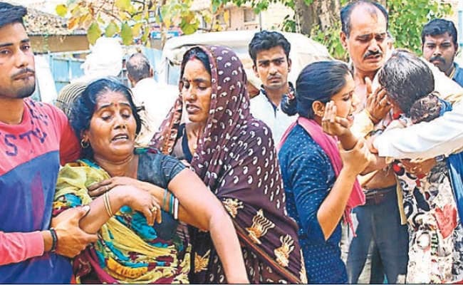 बक्सर : भाई-बहन को सड़क पर मारी गोली, भागने में अपराधी की बाइक पोल से टकरायी, मौत