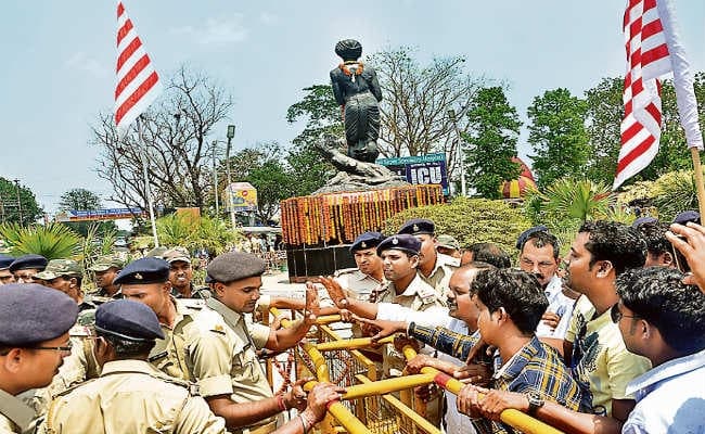 रांची :प्रतिमा की शुद्धीकरण के लिए पहुंचे, नारेबाजी की