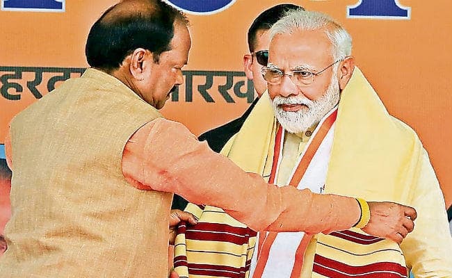 लोहरदगा : नरेंद्र मोदी के नेतृत्व में होगा नये भारत का निर्माण : रघुवर दास