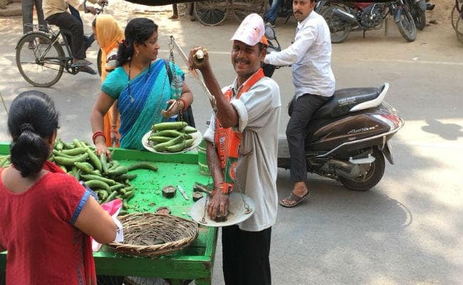 खास रिपोर्ट: पीएम मोदी के रोड शो के लिए तैयार बनारस, हर तरफ नमोत्सव का रंग