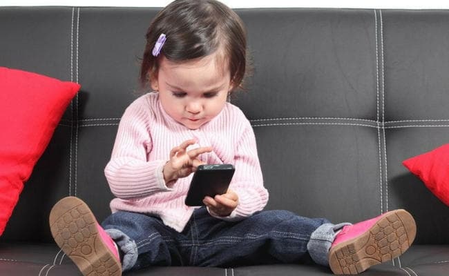 WHO : पांच साल से छोटे बच्चों को स्क्रीन पर रोज 60 मिनट से अधिक नहीं बिताना चाहिए