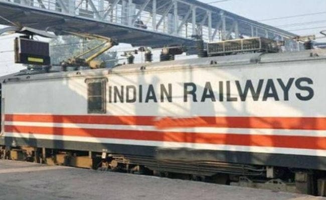 पिछले 4 सालों में रेल यात्रियों से जबरन वसूली को लेकर 73,000 से अधिक ट्रांसजेंडर गिरफ्तार