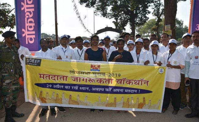 मतदाताओं को जागरूक करने के लिए लोहरदगा में वॉकथॉन का आयोजन