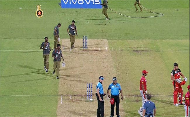 IPL : जब जेब में गेंद रखकर भूल गये अंपायर, रुका रहा मैच, टेलीविजन रीप्‍ले से ली गयी मदद