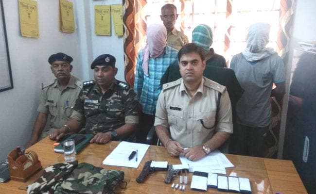 अवैध ऑटोमेटिक पिस्टल के साथ पकड़े गये भागलपुर के तीन युवक, वाहन जांच के दौरान भागने का किया प्रयास