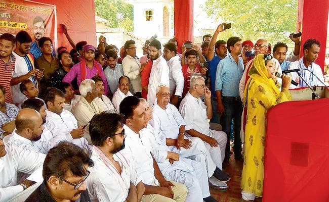 बेगूसराय :समाज को बांटकर लाभ लेना चाहती भाजपा: शबाना आजमी