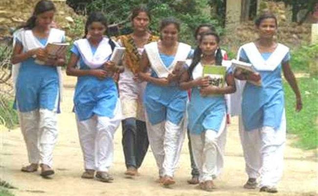 एक लाख से अधिक छात्र-छात्राओं के खातों में भेजे गये 20.69 करोड़ रुपये, शिक्षा विभाग की बैठक में डीइओ ने दी जानकारी