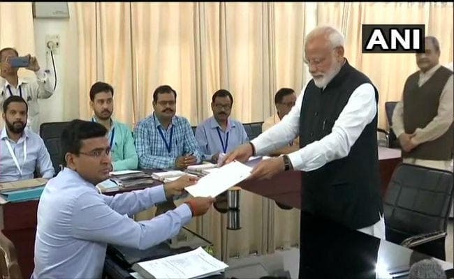 नामांकन के बाद पीएम मोदी ने काशी के लोगों का आभार प्रकट किया, कहा अधिक से अधिक संख्या में वोट करें