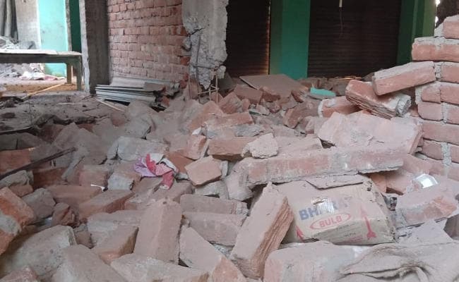 पलामू में नक्सलियों ने भाजपा के चुनाव कार्यालय को उड़ाया