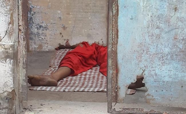 धनबाद के पुलिस लाइन में पत्नी की गला दबाकर हत्या