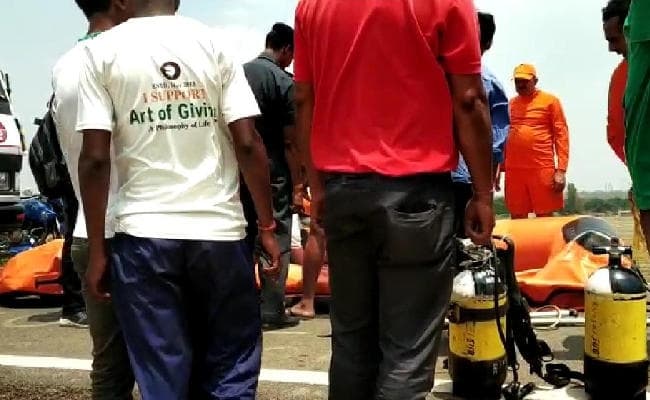 रांची : NDRF की टीम ने हटिया डैम से डूबे युवक का शव निकाला