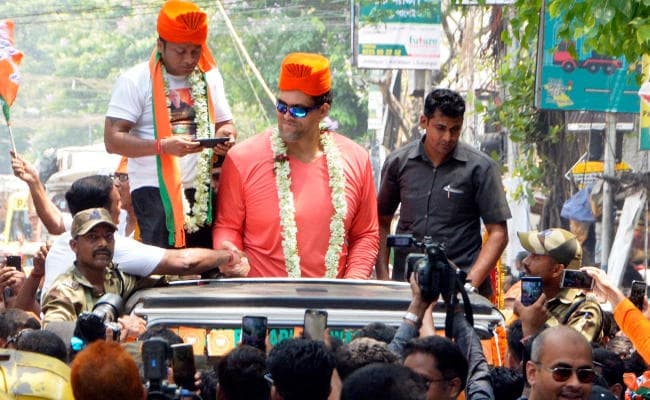 खली ने BJP के समर्थन में मांगा वोट, अभिनेत्री मिमी ने दाखिल किया नामांकन