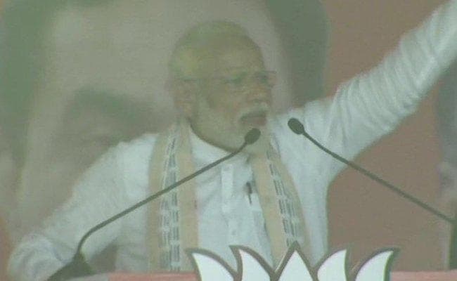 मोदी ने राहुल पर साधा निशाना, कहा - चुनाव घोटाले का पैसा नामदार के प्रचार में लगा दिया गया